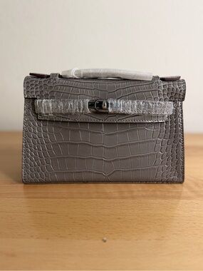H KELLY POCHETTE 22 EMBOSSED SHINY CROC LEATHER MATTE GRIS GRAY PHW